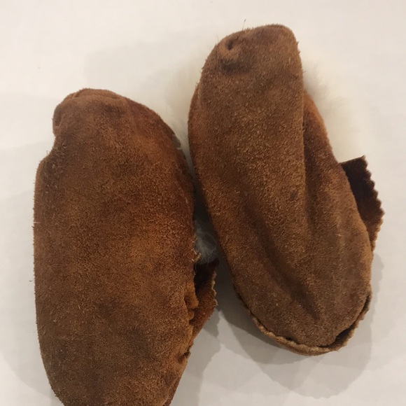 Authentic hand made toddlers moccasins. - Picture 5 of 7
